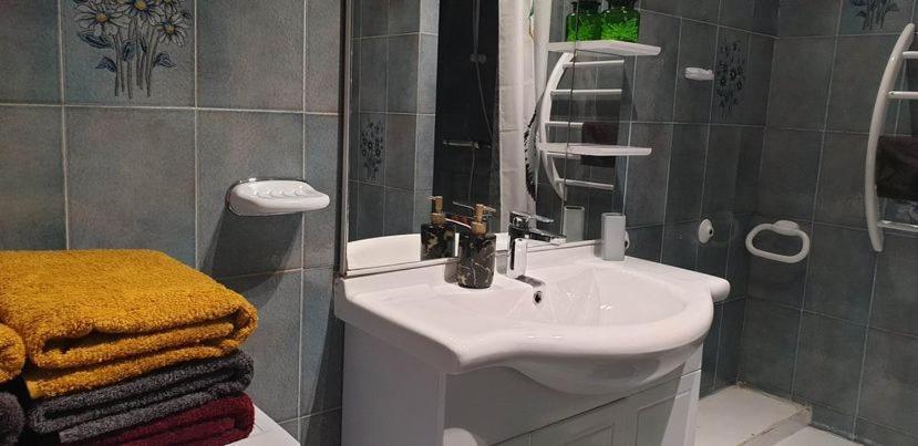 Location Saisonniere Apartment Coursan Екстериор снимка